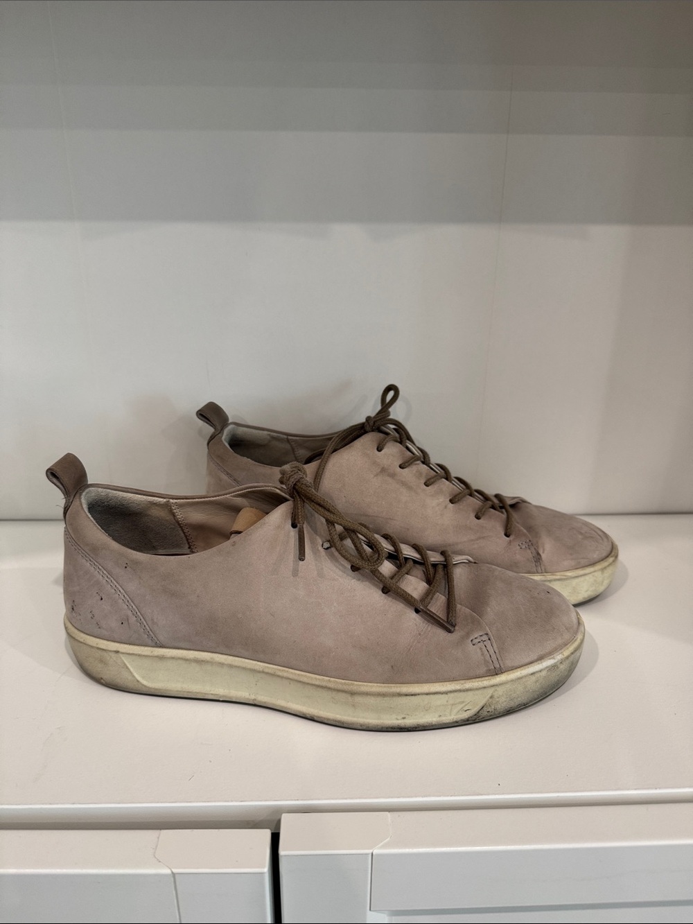 Classic Men’s Casual Leather Sneakers in Taupe